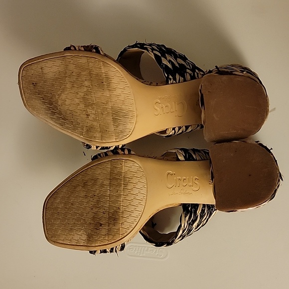 Chunky black and tan heels - Picture 5 of 5